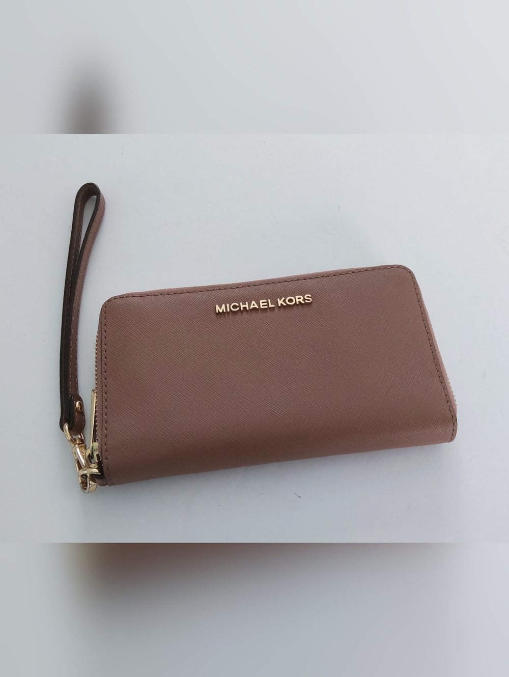 Michael Kors Taupe Saffiano Zip Wristlet. Pre-owned. Great Condition.